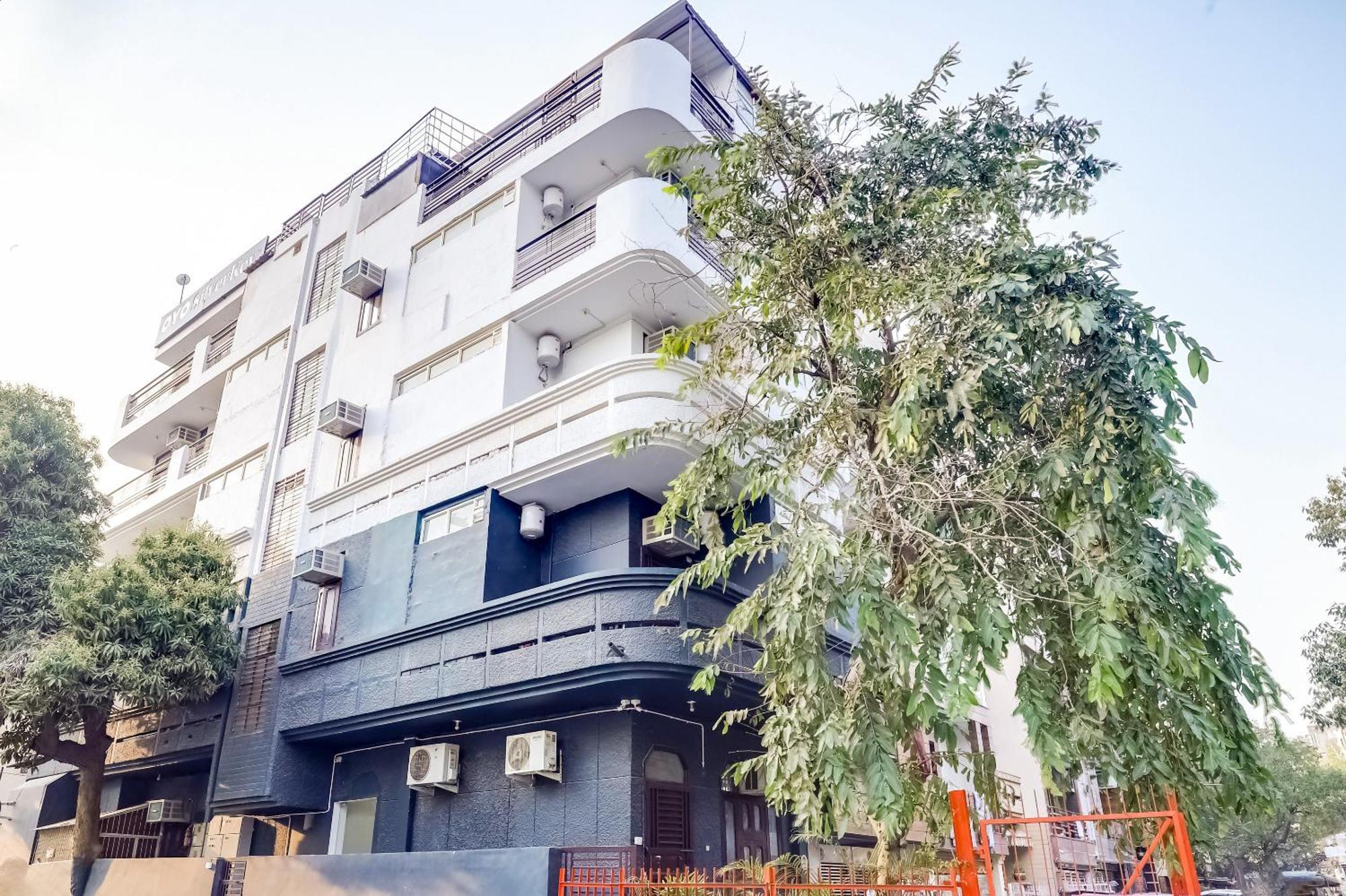 Collection O 71756 Hotel Silver Arrow Near Pacific Mall Tagore Garden Deli Exterior foto